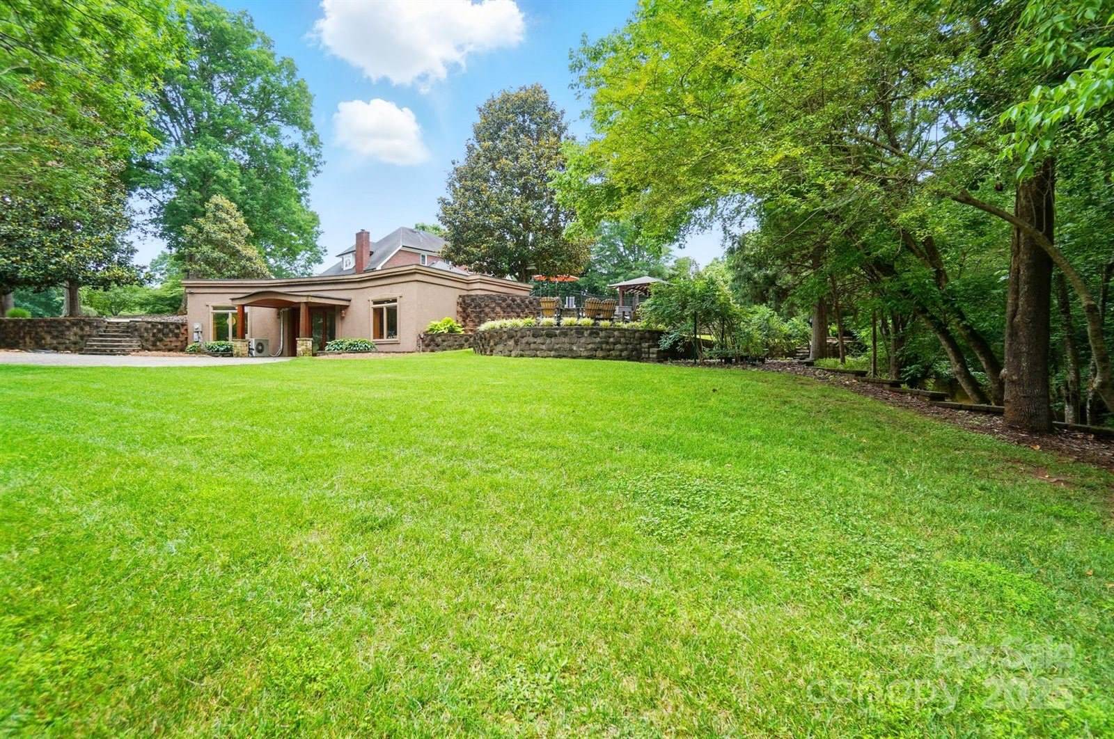 1042 Heather Glen Drive, Matthews, NC 28104