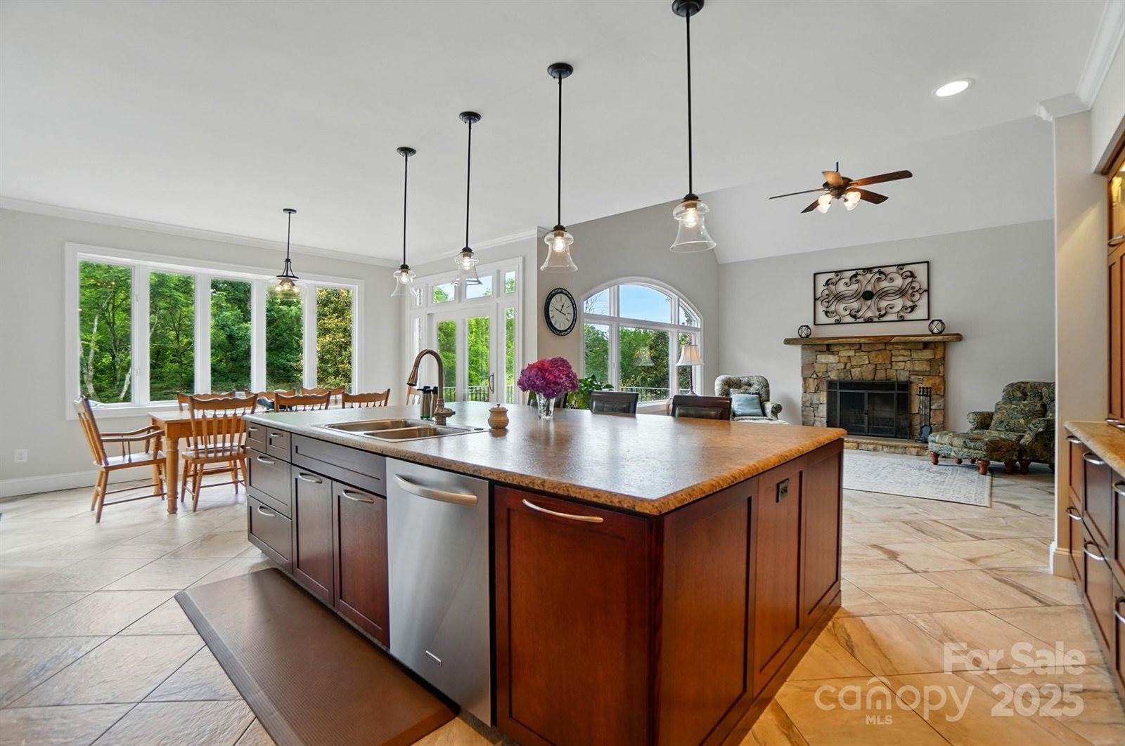 1042 Heather Glen Drive, Matthews, NC 28104