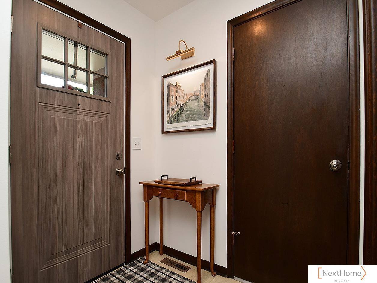 5827 Skylark Lane, Lincoln, NE 68516