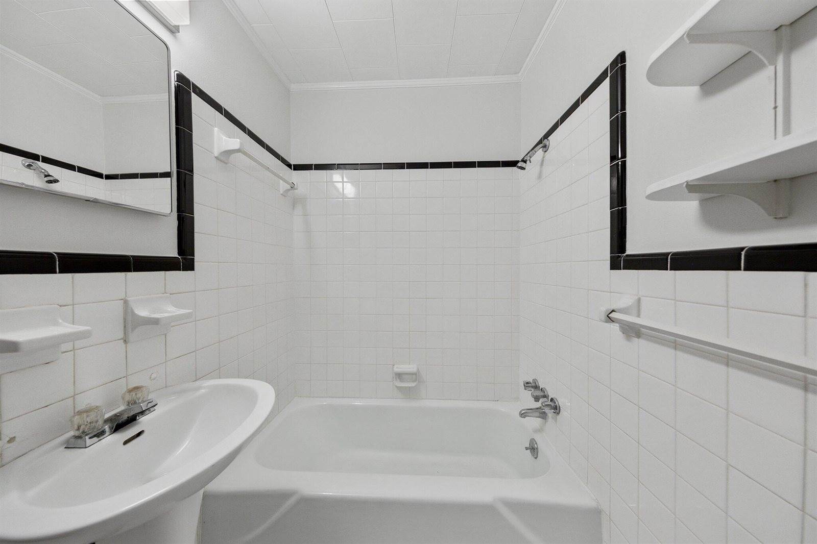 194 Oaklawn Square, DeFuniak Springs, FL 32435