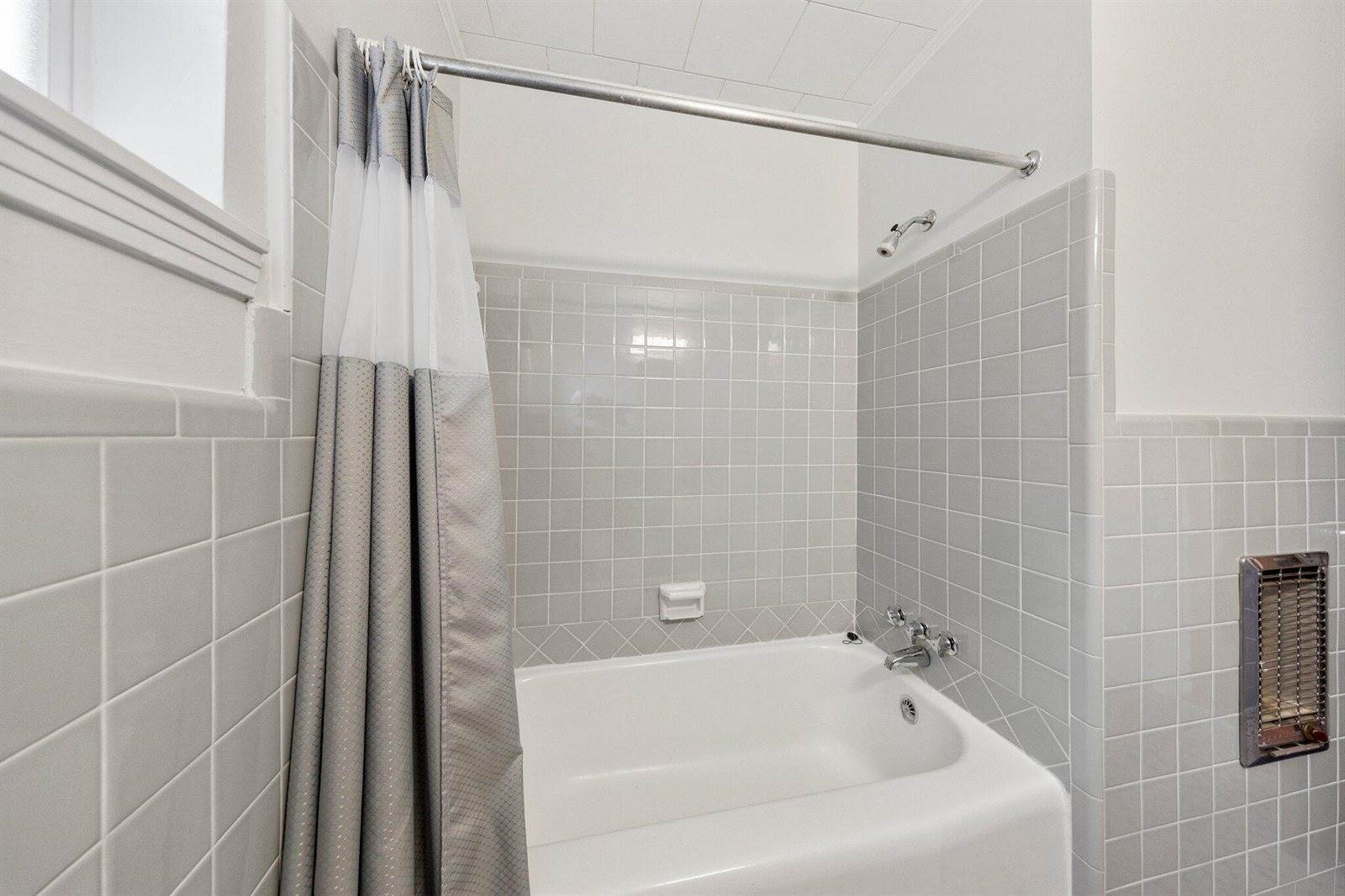 194 Oaklawn Square, DeFuniak Springs, FL 32435