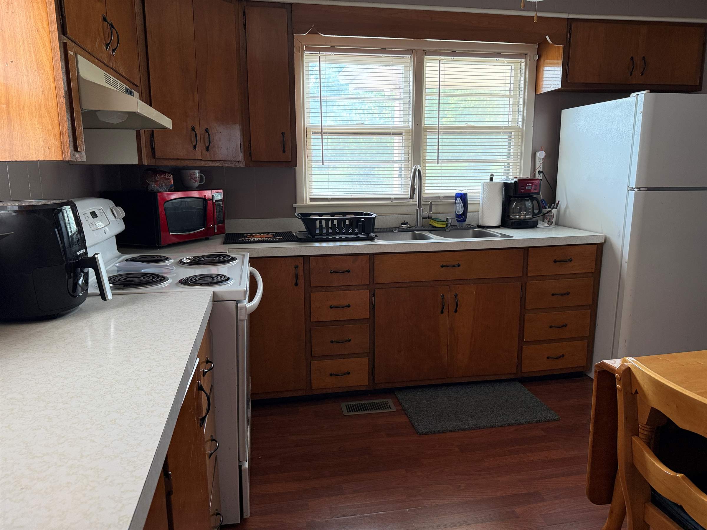 3526 SE 6th Ave, Topeka, KS 66607