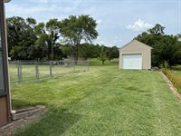 3526 SE 6th Ave, Topeka, KS 66607