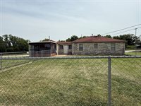 3526 SE 6th Ave, Topeka, KS 66607
