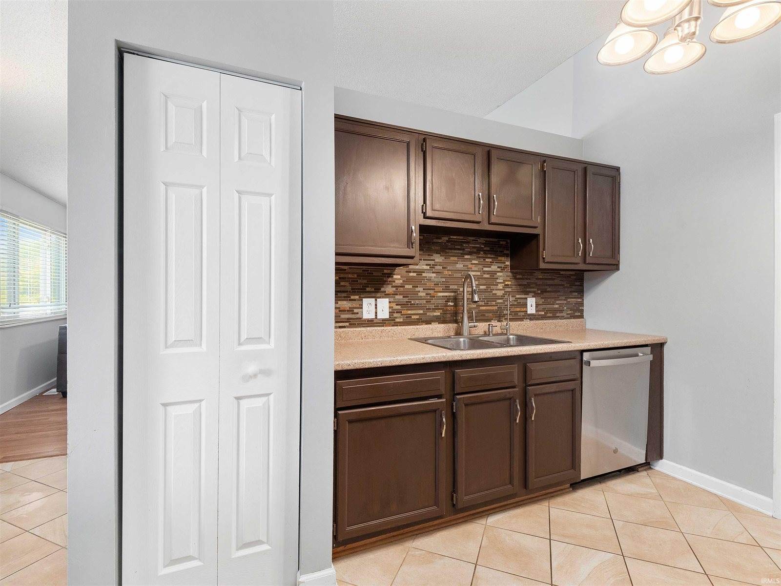 8423 Lionsgate Run, Fort Wayne, IN 46835