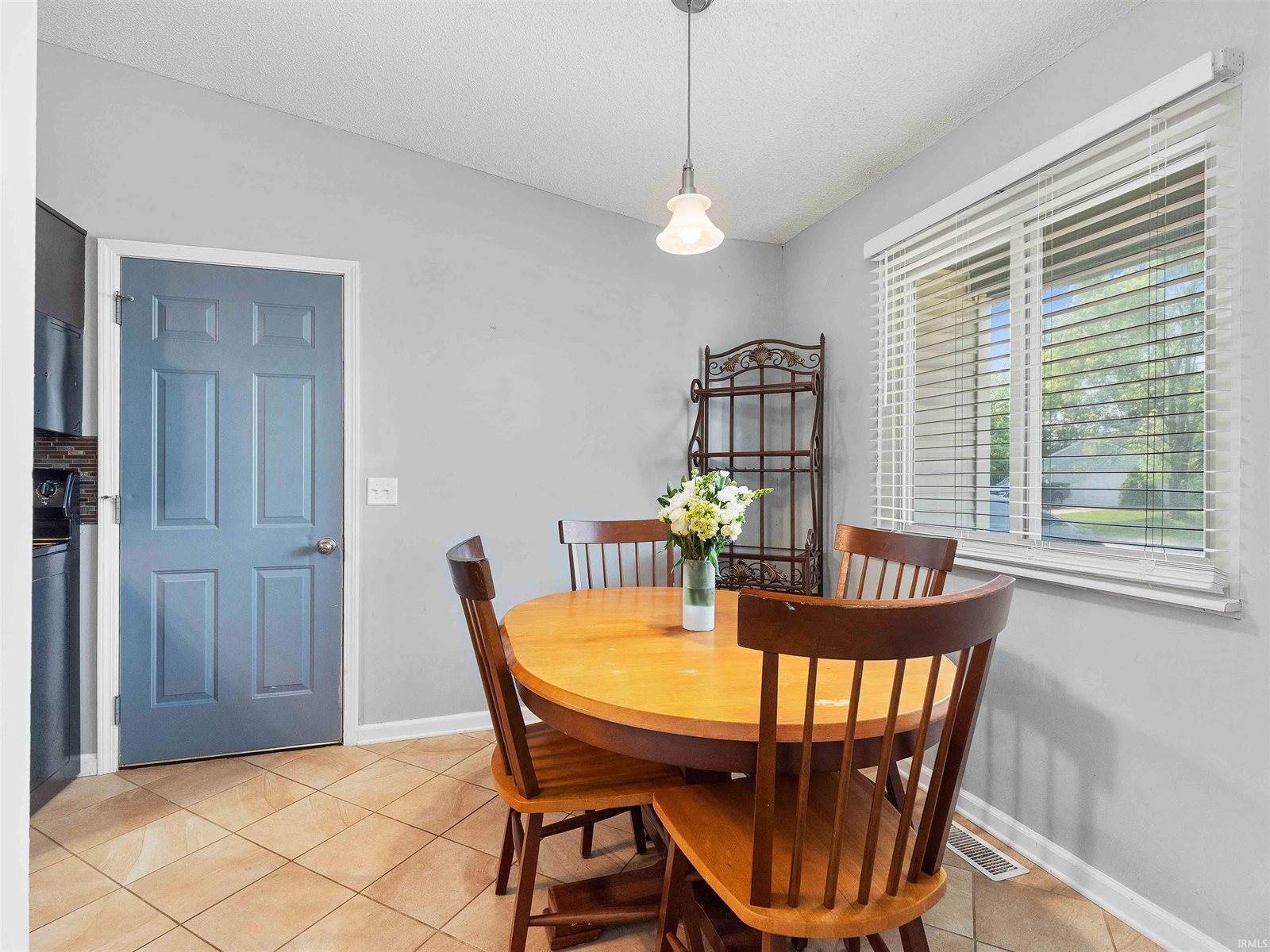 8423 Lionsgate Run, Fort Wayne, IN 46835