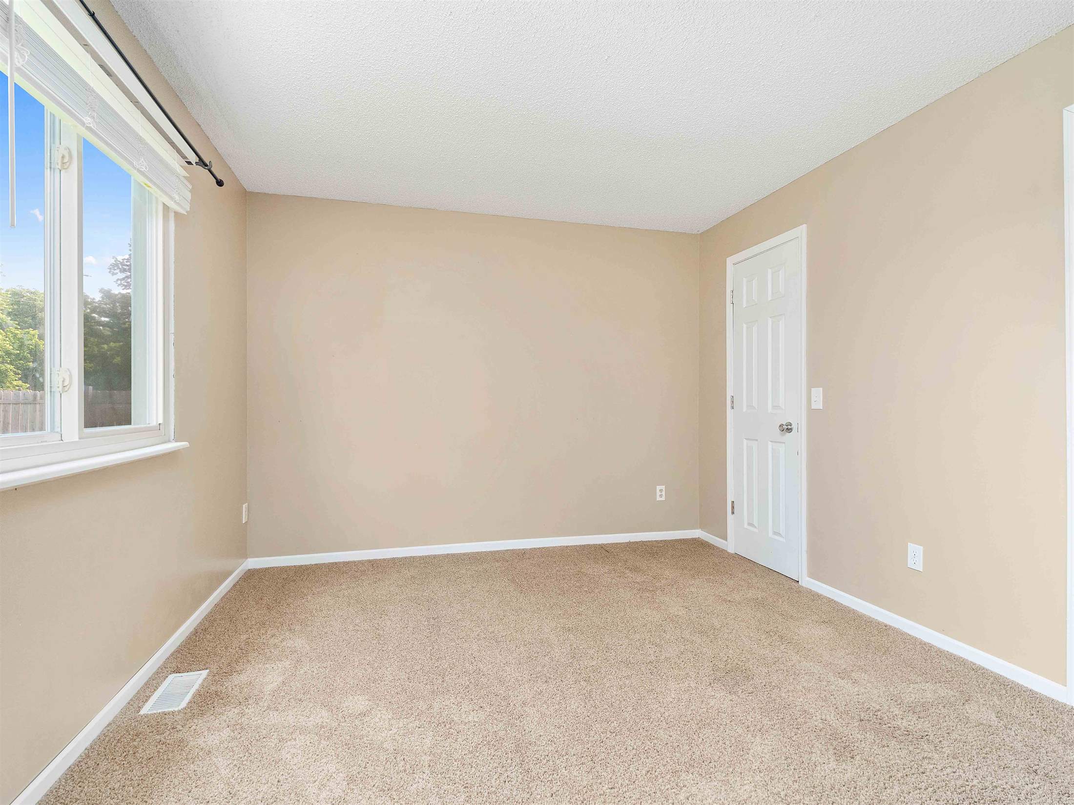 8423 Lionsgate Run, Fort Wayne, IN 46835