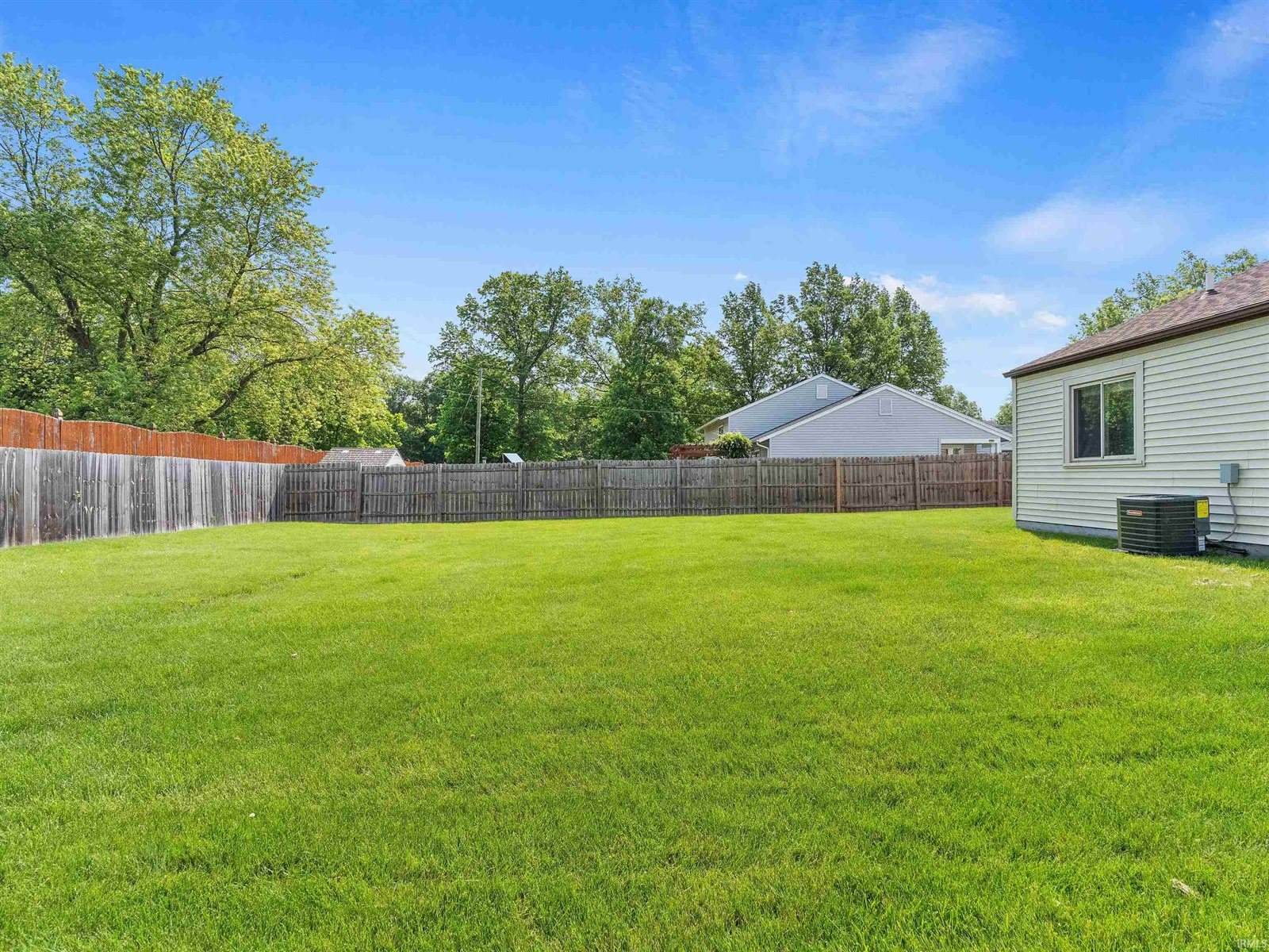 8423 Lionsgate Run, Fort Wayne, IN 46835