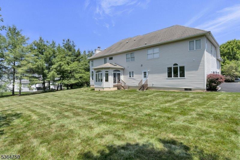 33 Briarwood Drive East, Warren Township, NJ 07059