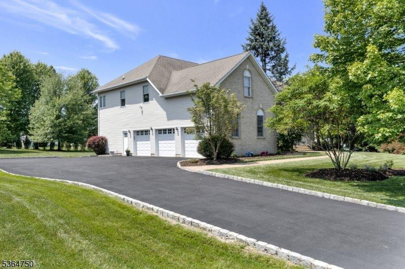 33 Briarwood Drive East, Warren Township, NJ 07059