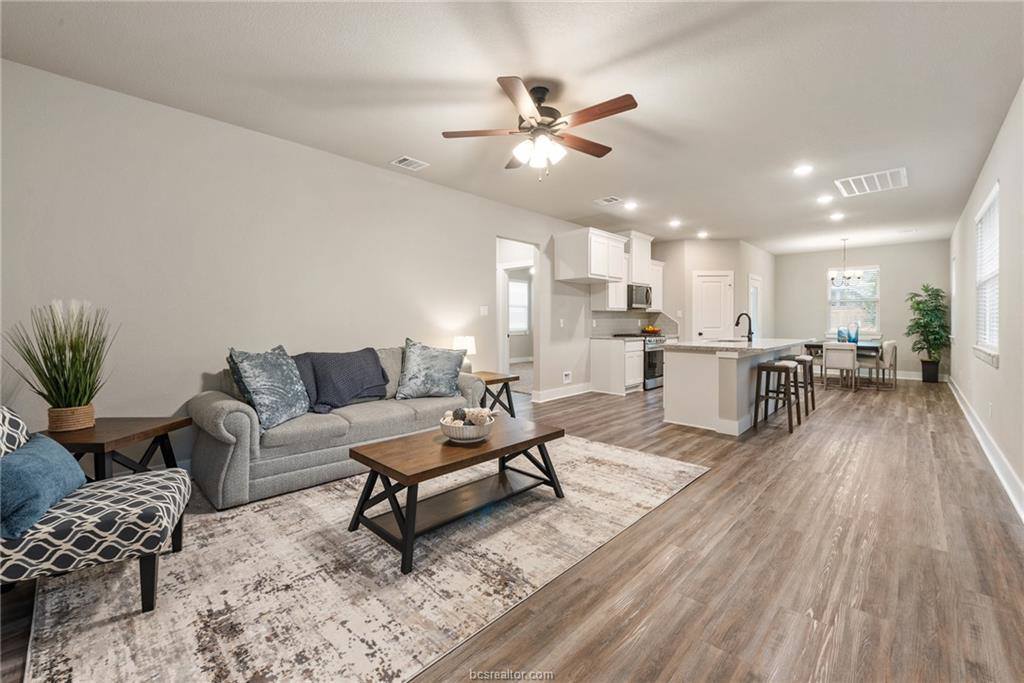 913 Fork Court, College Station, TX 77845