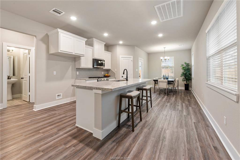 913 Fork Court, College Station, TX 77845