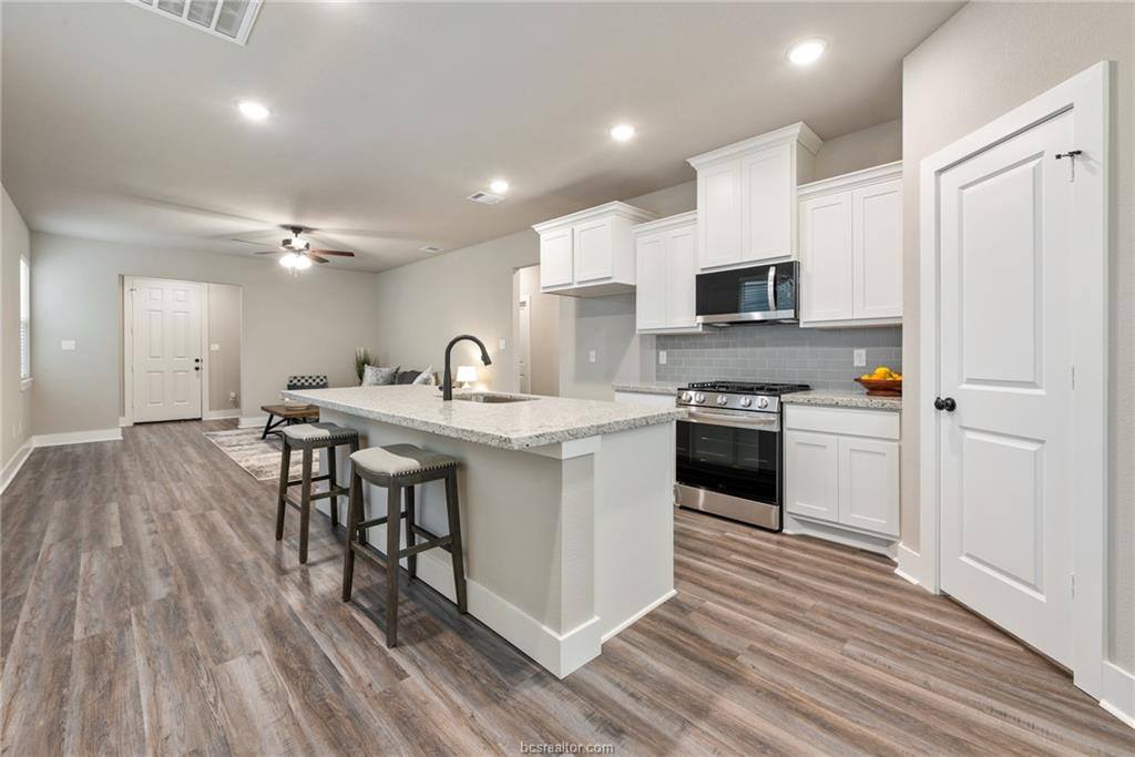 913 Fork Court, College Station, TX 77845