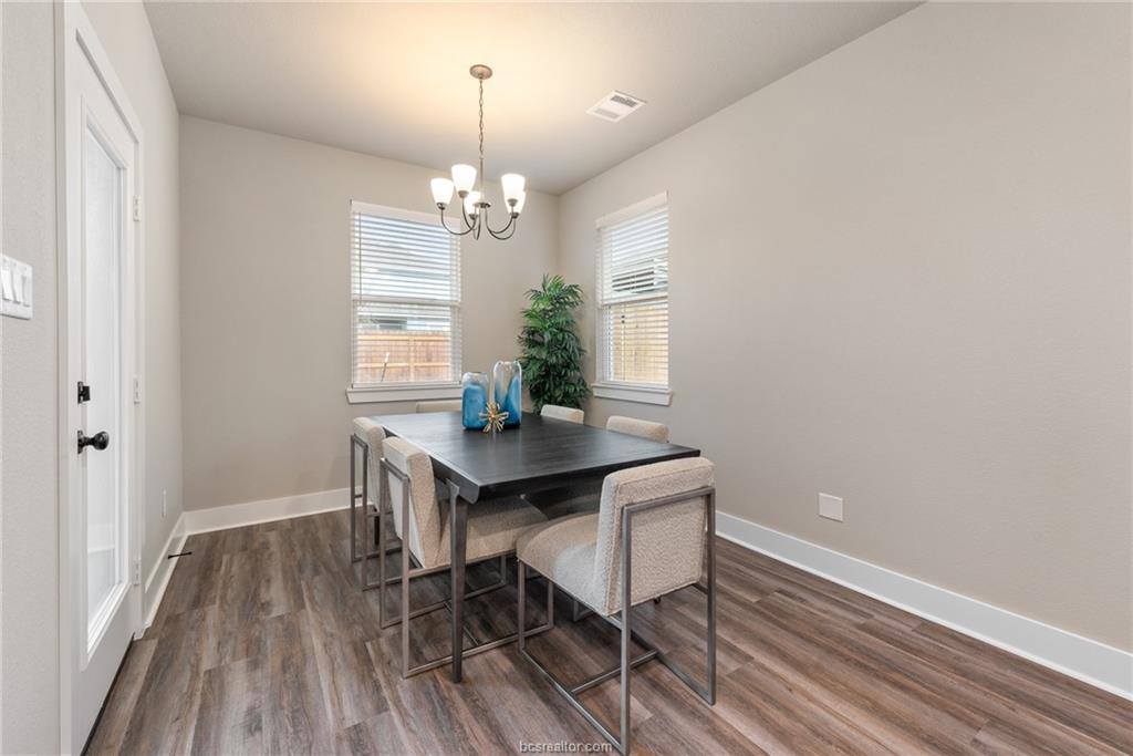 913 Fork Court, College Station, TX 77845