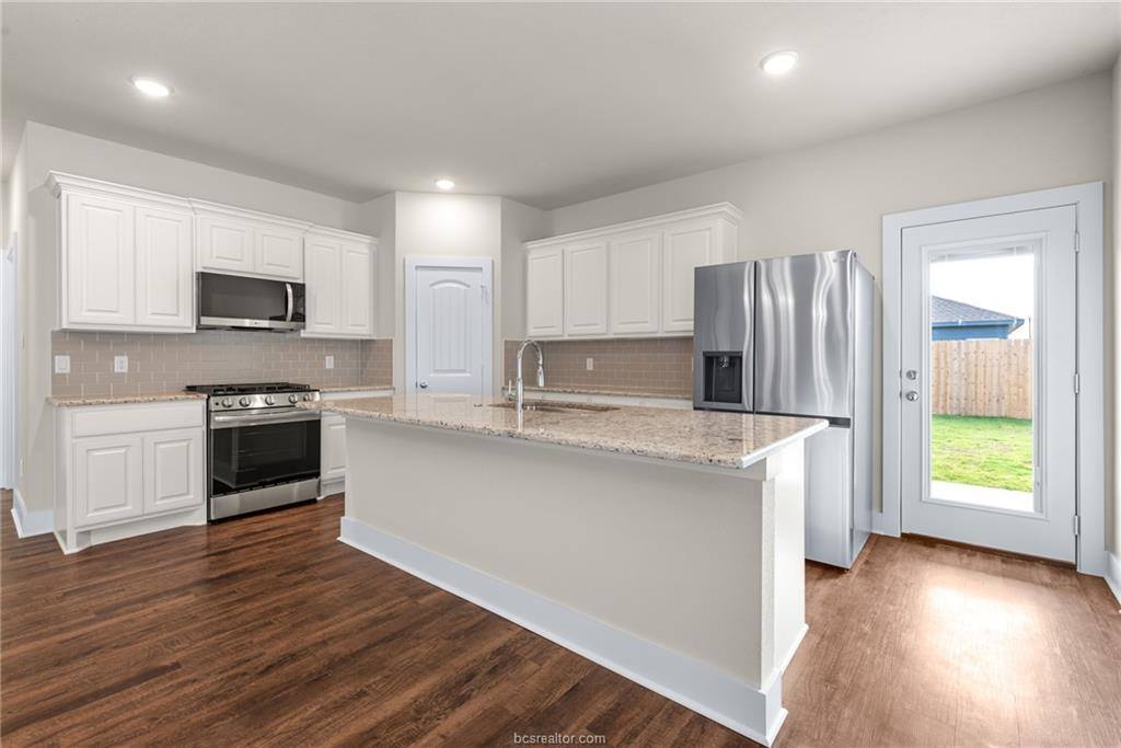 6304 Raleigh, College Station, TX 77845