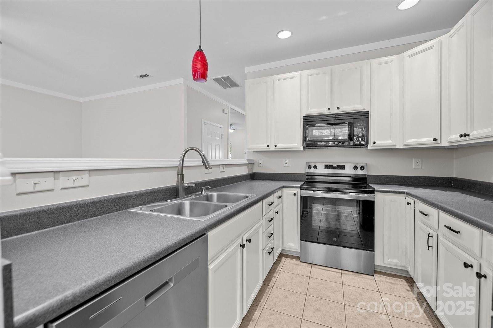 104 Clydesdale Court, Matthews, NC 28104