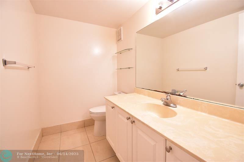 731 N Pine Island Rd 203, #203, Plantation, FL 33324