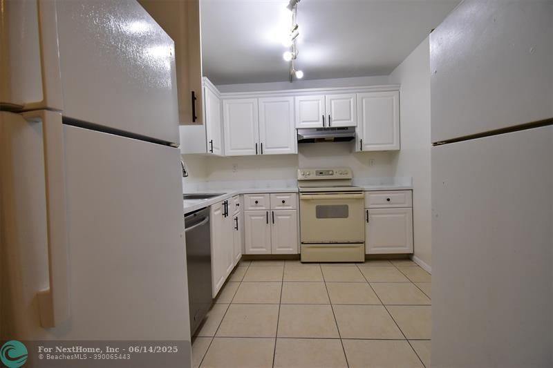 731 N Pine Island Rd 203, #203, Plantation, FL 33324