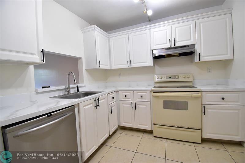 731 N Pine Island Rd 203, #203, Plantation, FL 33324