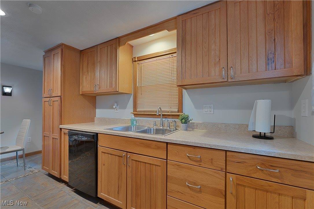 374 Glendola Avenue NW, Warren, OH 44483