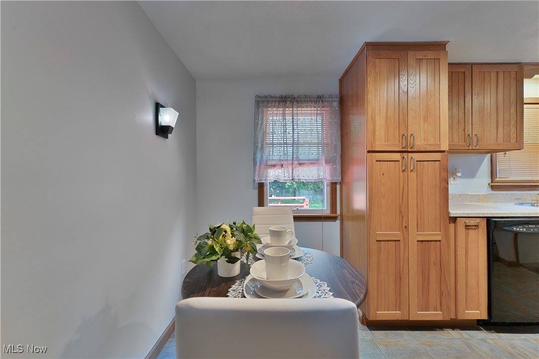 374 Glendola Avenue NW, Warren, OH 44483