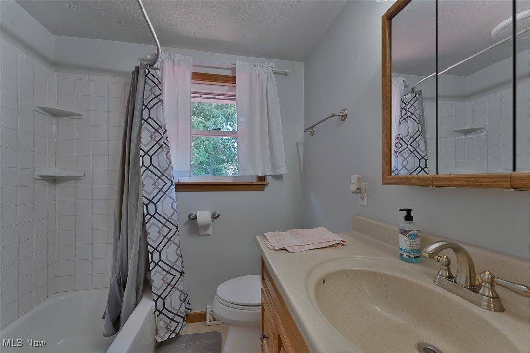 374 Glendola Avenue NW, Warren, OH 44483