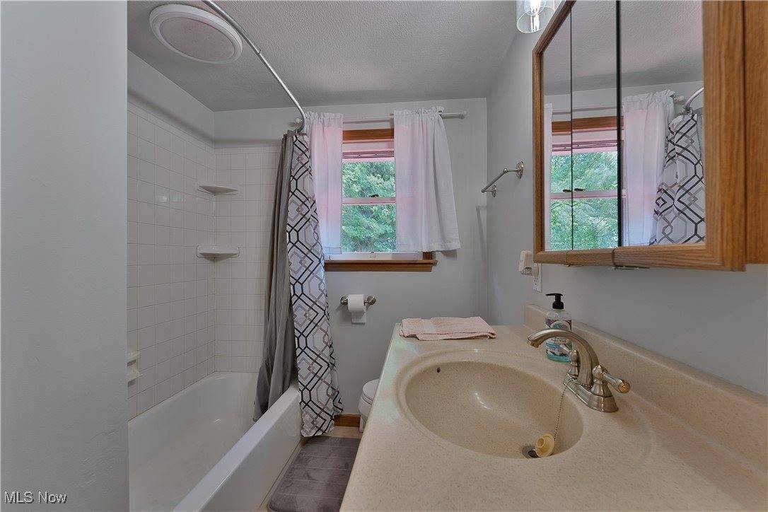 374 Glendola Avenue NW, Warren, OH 44483