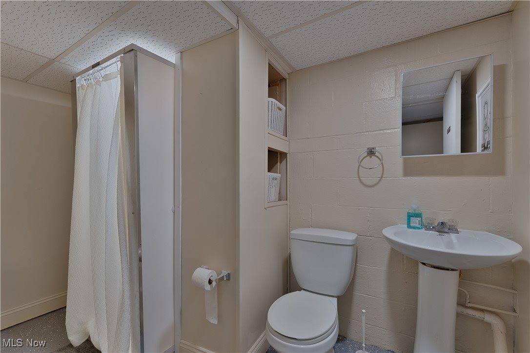 374 Glendola Avenue NW, Warren, OH 44483