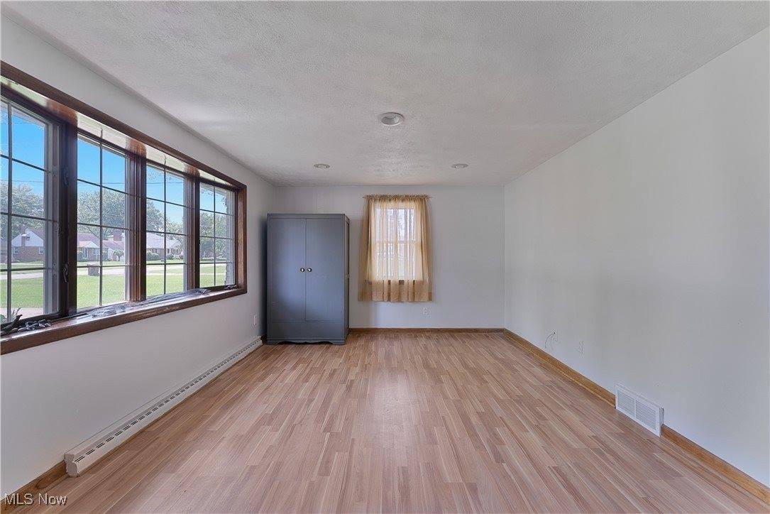 374 Glendola Avenue NW, Warren, OH 44483