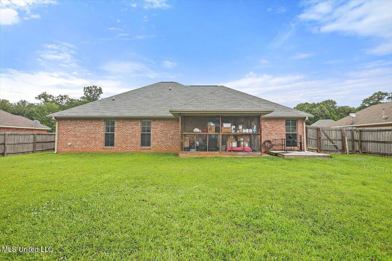 536 Oak Park Circle, Pearl, MS 39208