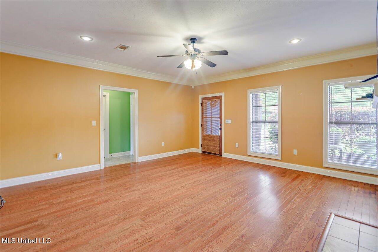 536 Oak Park Circle, Pearl, MS 39208