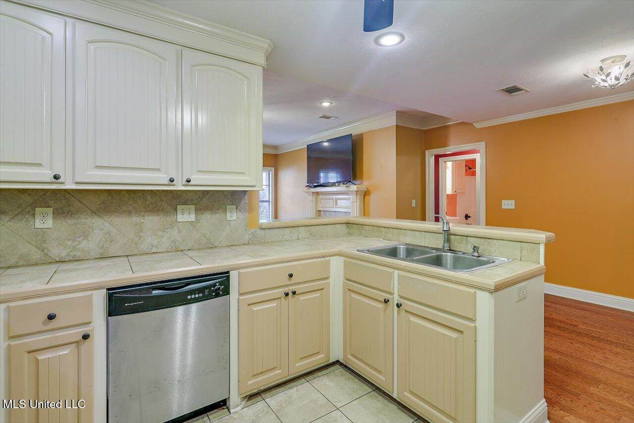 536 Oak Park Circle, Pearl, MS 39208