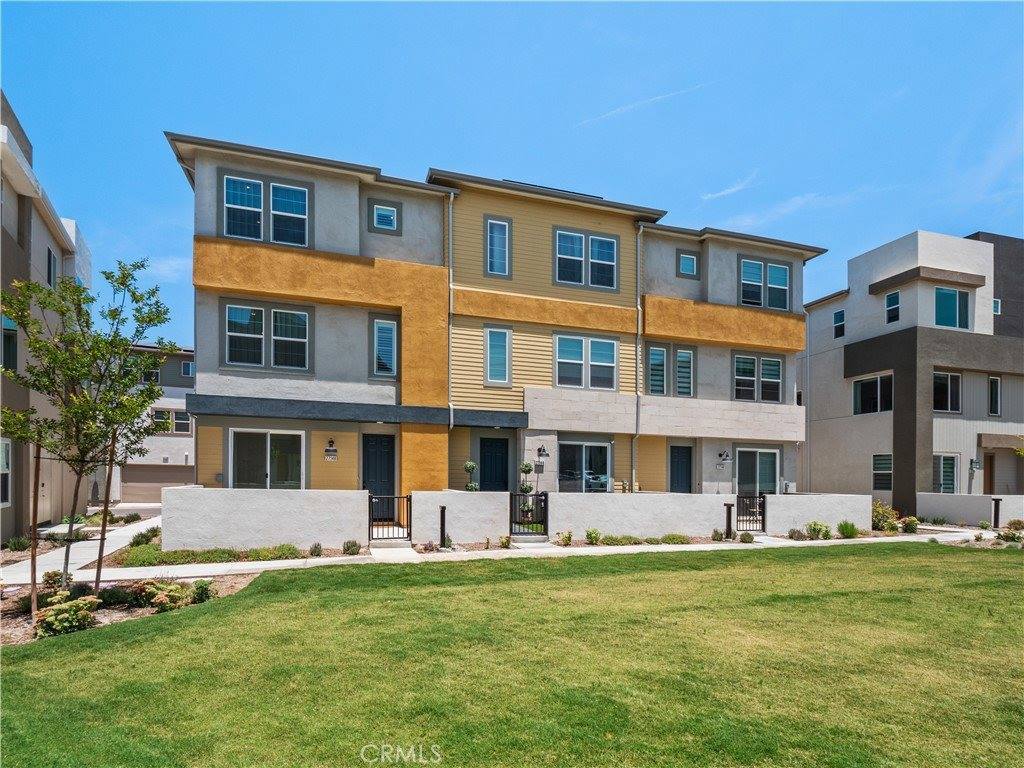 27148 Valley Oak Place, Valencia, CA 91381