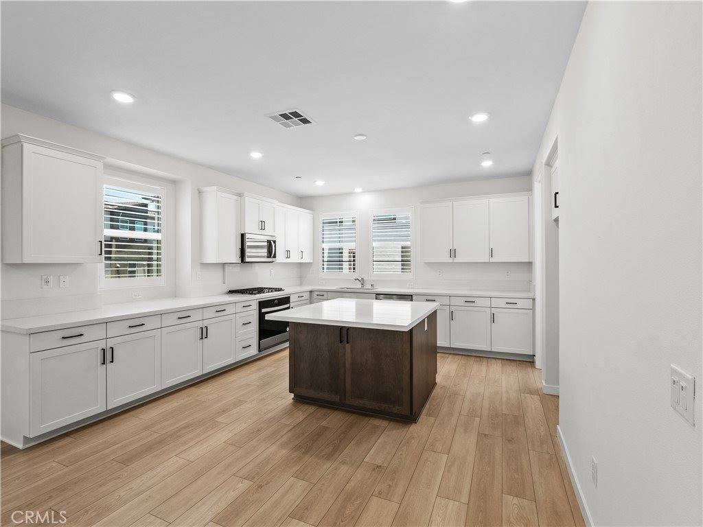 27148 Valley Oak Place, Valencia, CA 91381