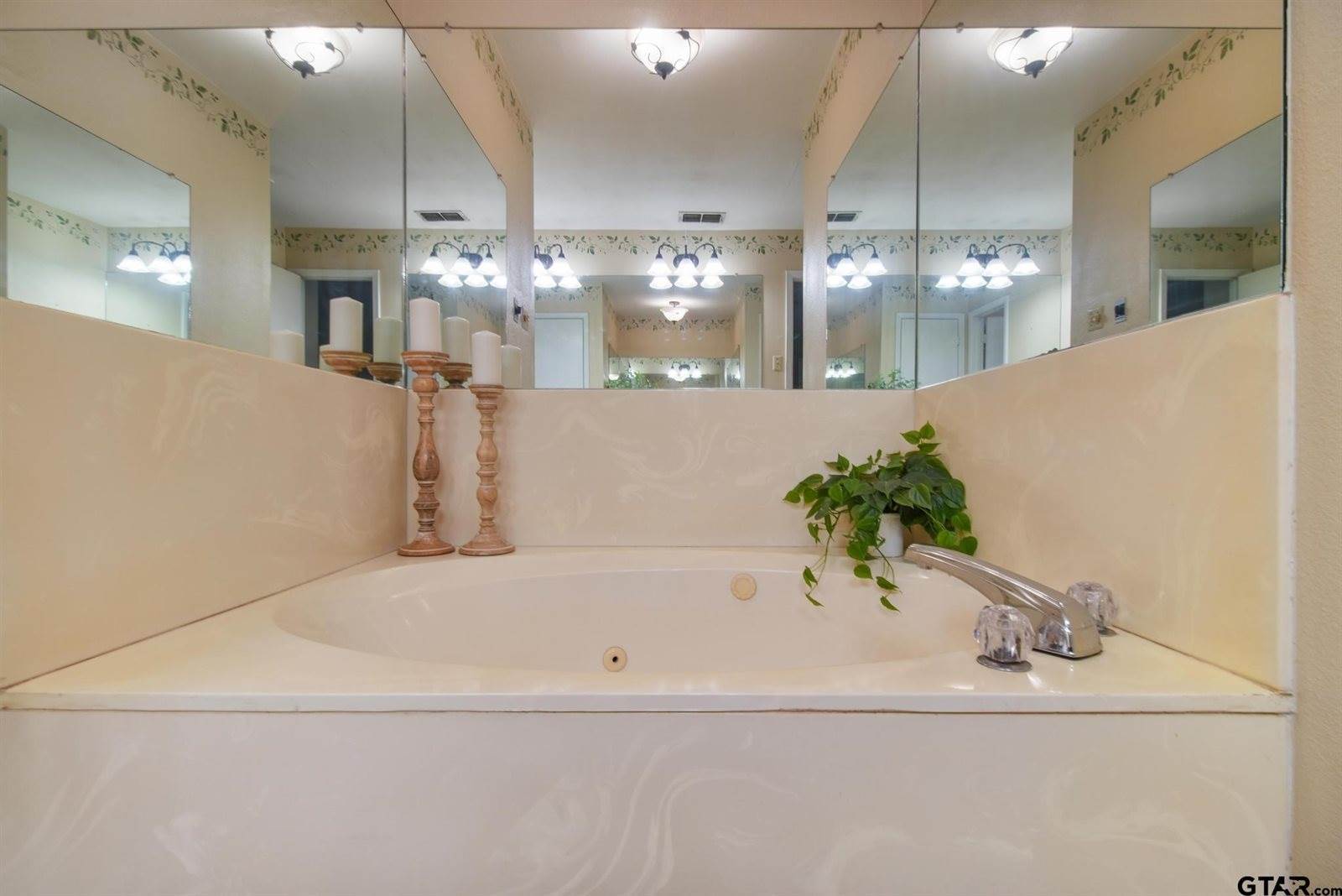 201 Karla Dr, Whitehouse, TX 75791