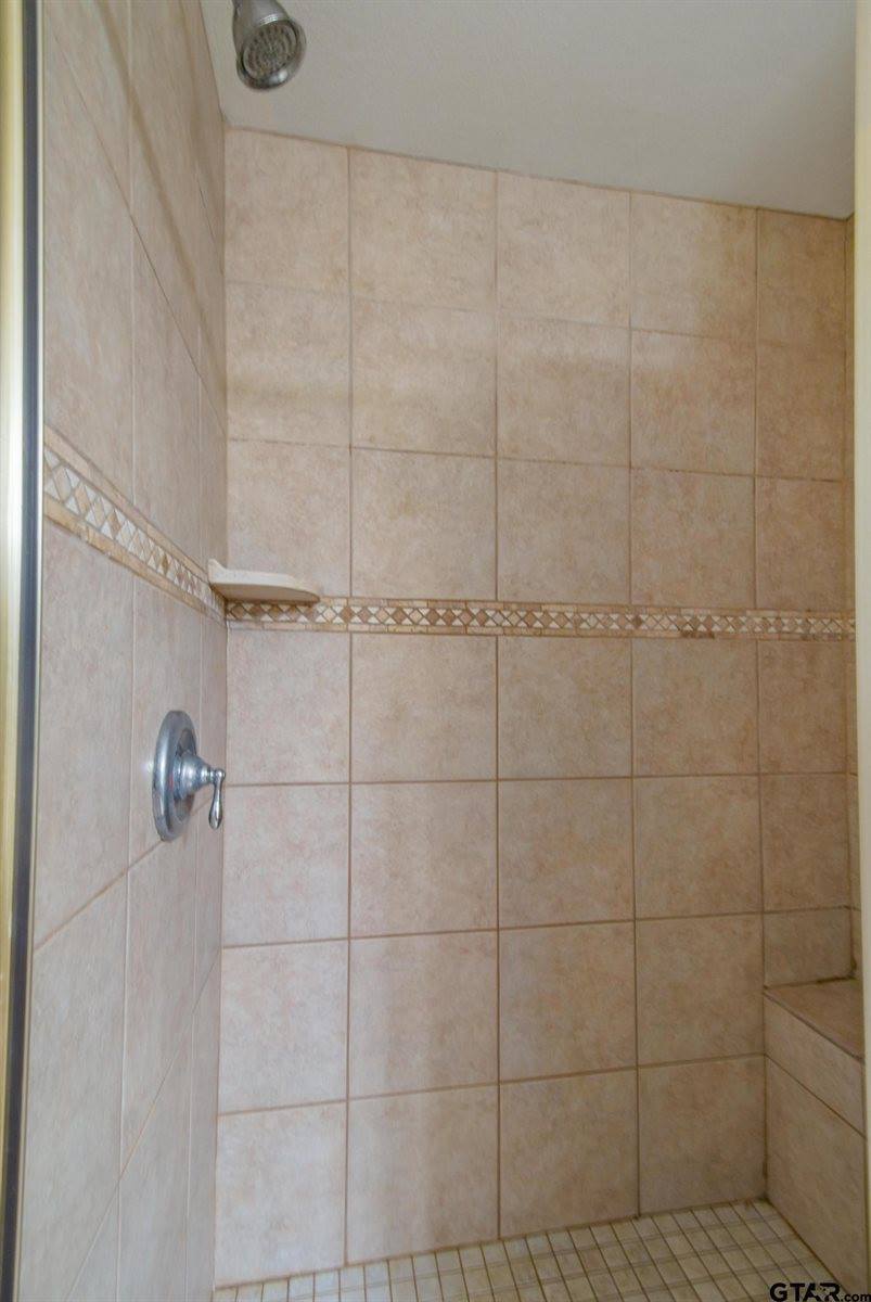 201 Karla Dr, Whitehouse, TX 75791