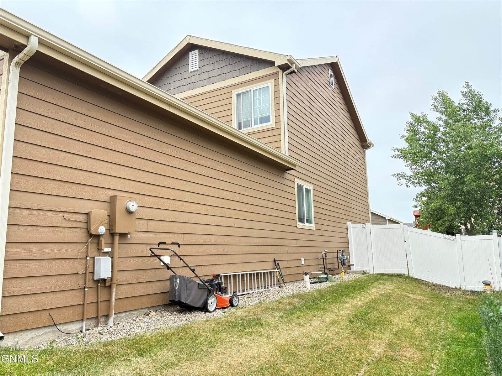 2816 23rd Street West, Williston, ND 58801