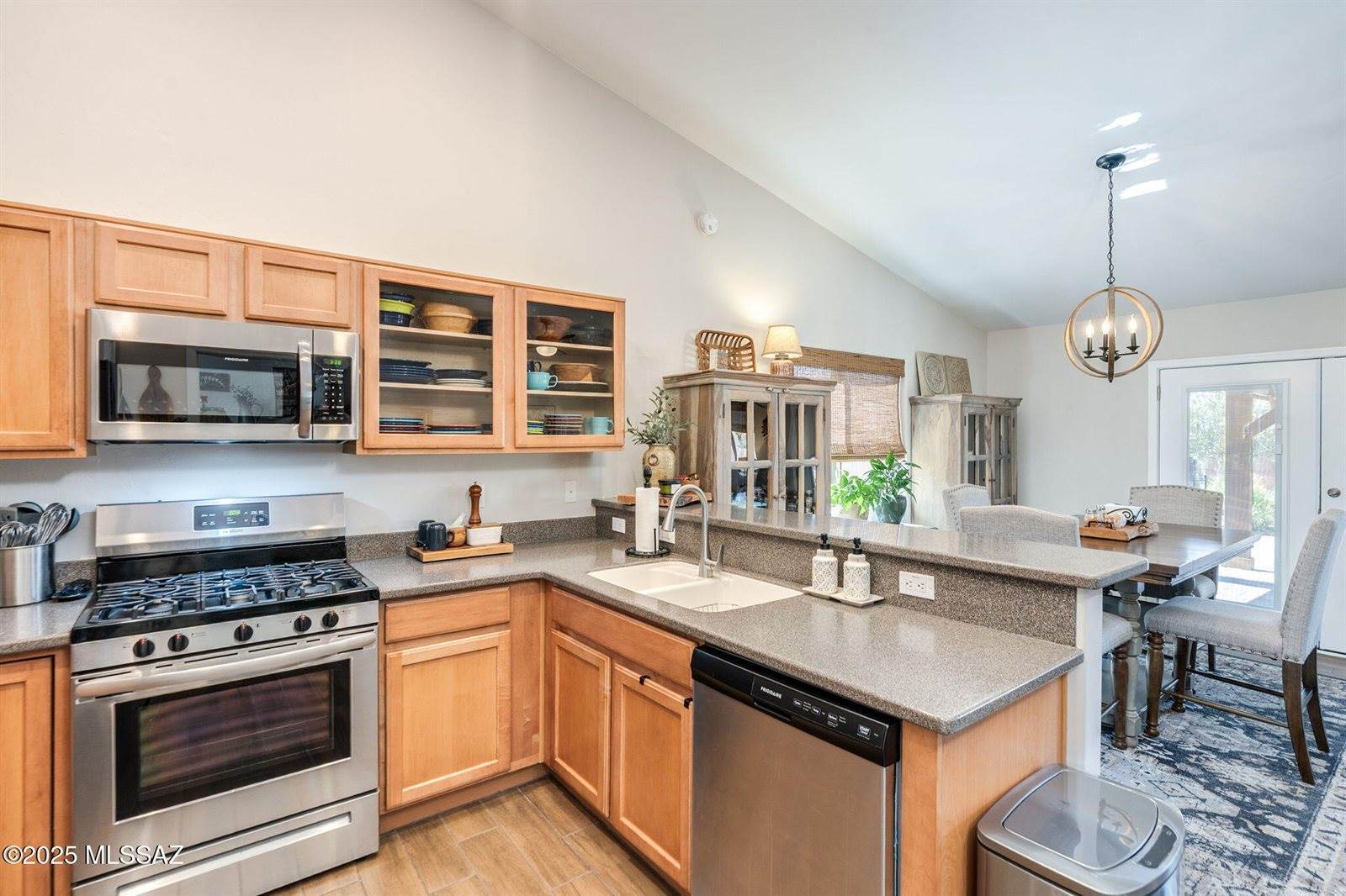 1011 East Providence Canyon Drive, Sahuarita, AZ 85629