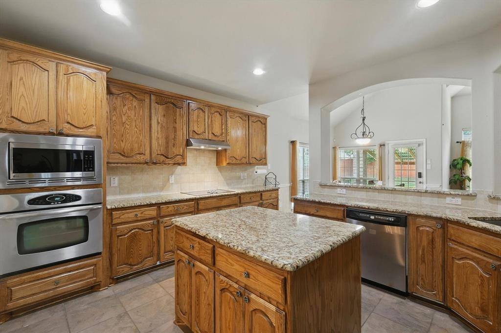 2959 Crystal Way, Grand Prairie, TX 75052