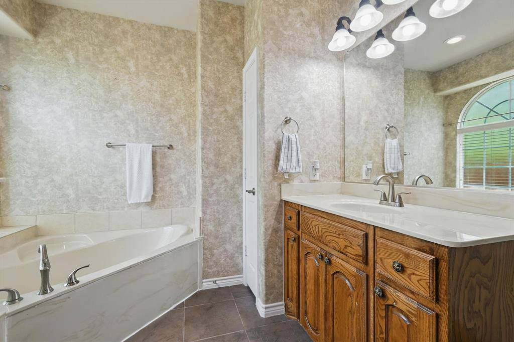 2959 Crystal Way, Grand Prairie, TX 75052