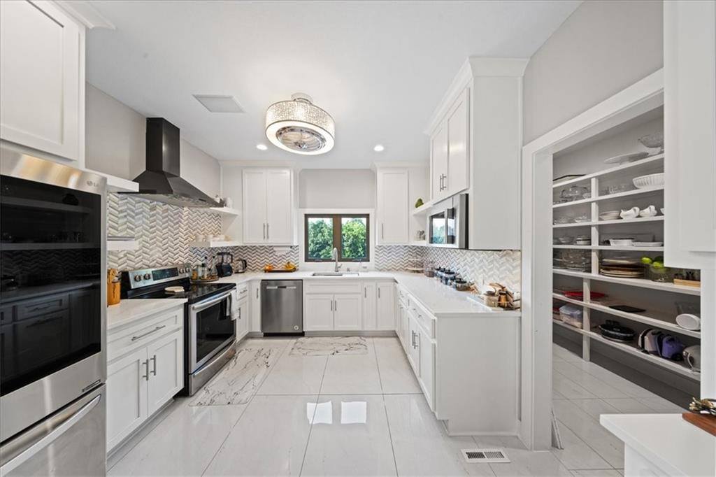 5645 Legler Street, Shawnee, KS 66217