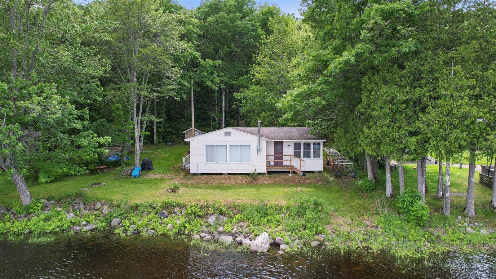 19 Davis Lane, Burnham, ME 04922