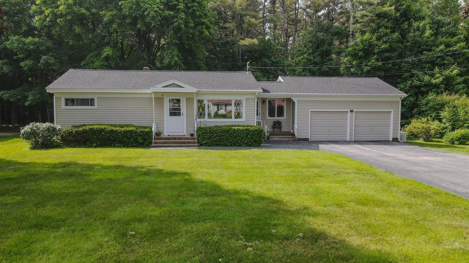 12 Davis Drive, Veazie, ME 04401