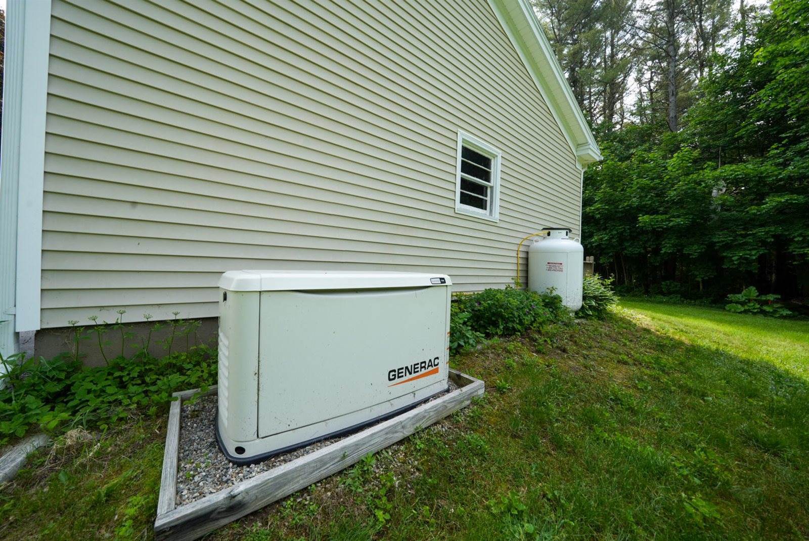 12 Davis Drive, Veazie, ME 04401