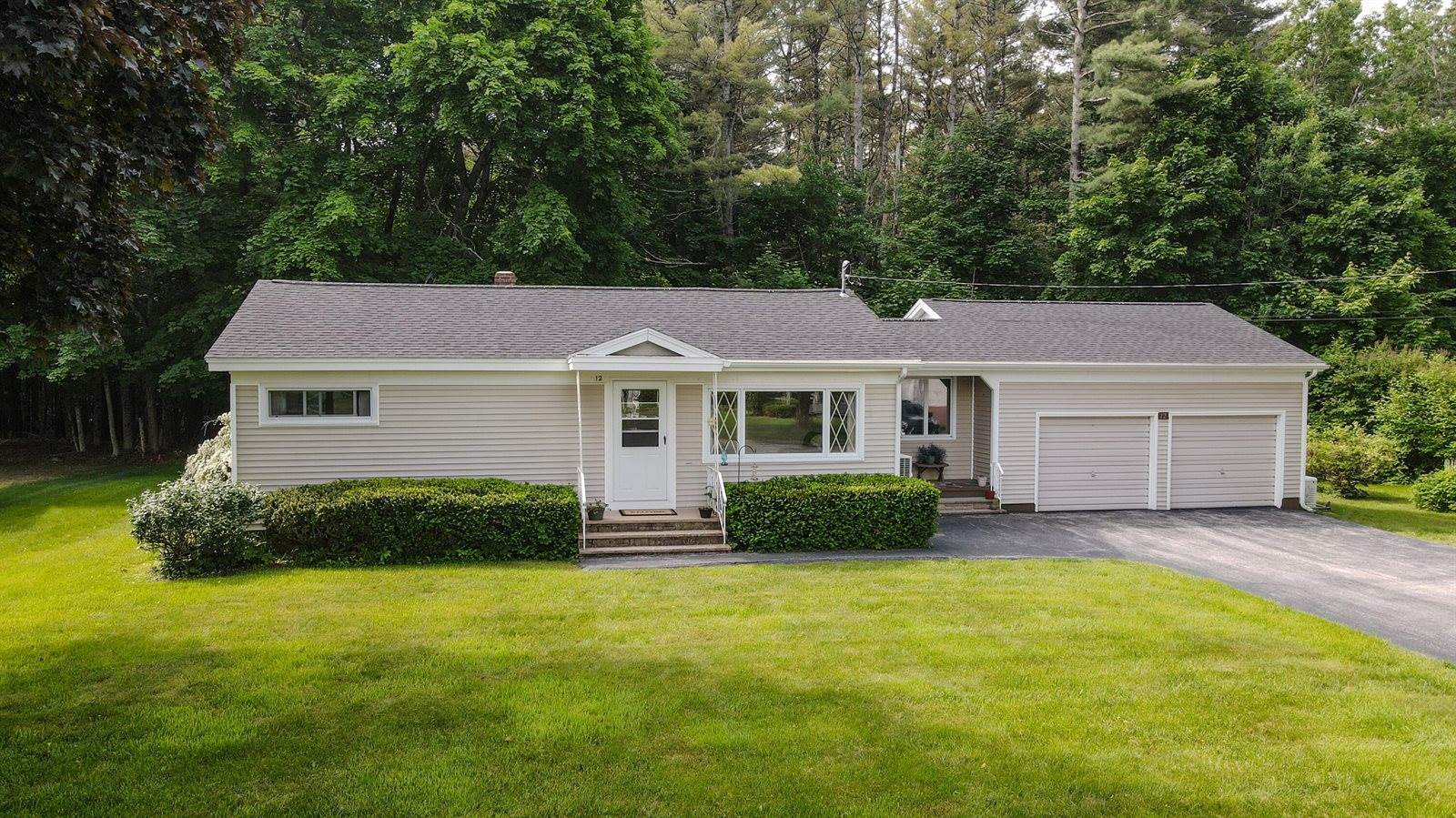 12 Davis Drive, Veazie, ME 04401