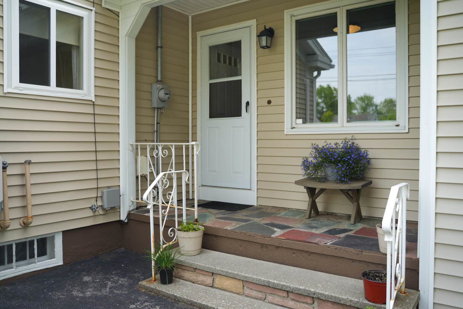 12 Davis Drive, Veazie, ME 04401