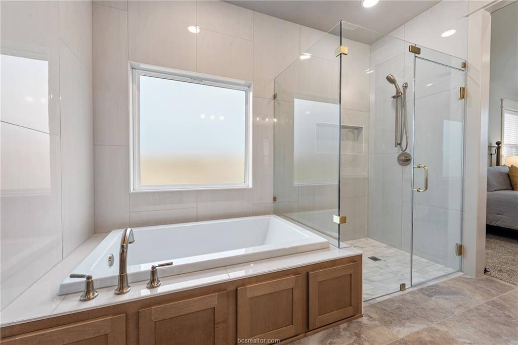 944 Calaveras, College Station, TX 77845