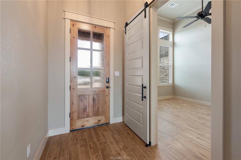 944 Calaveras, College Station, TX 77845