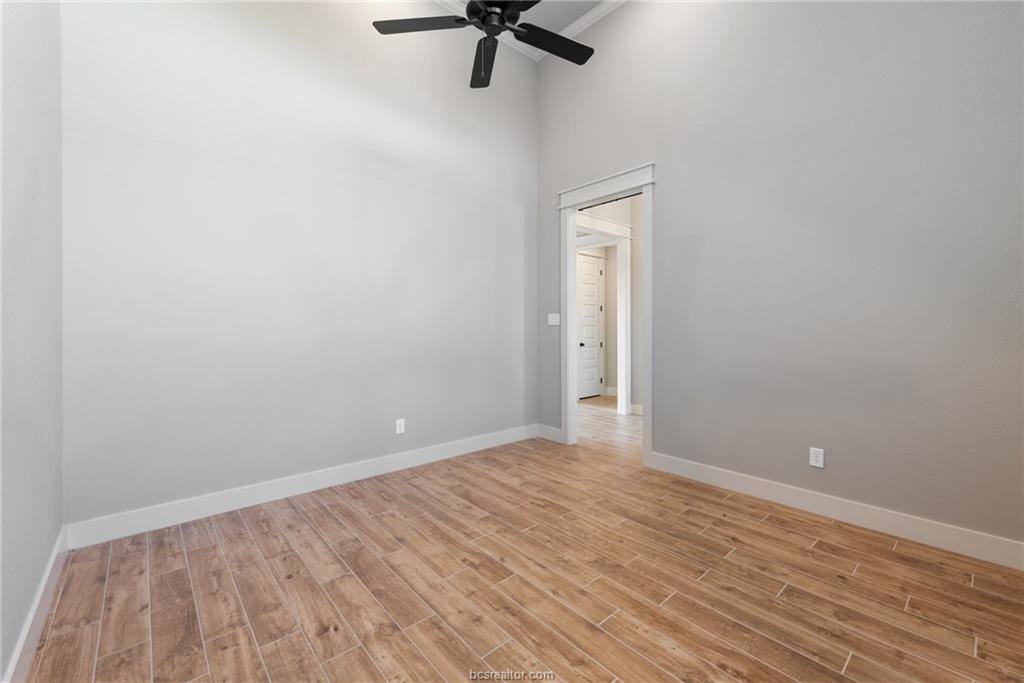 944 Calaveras, College Station, TX 77845