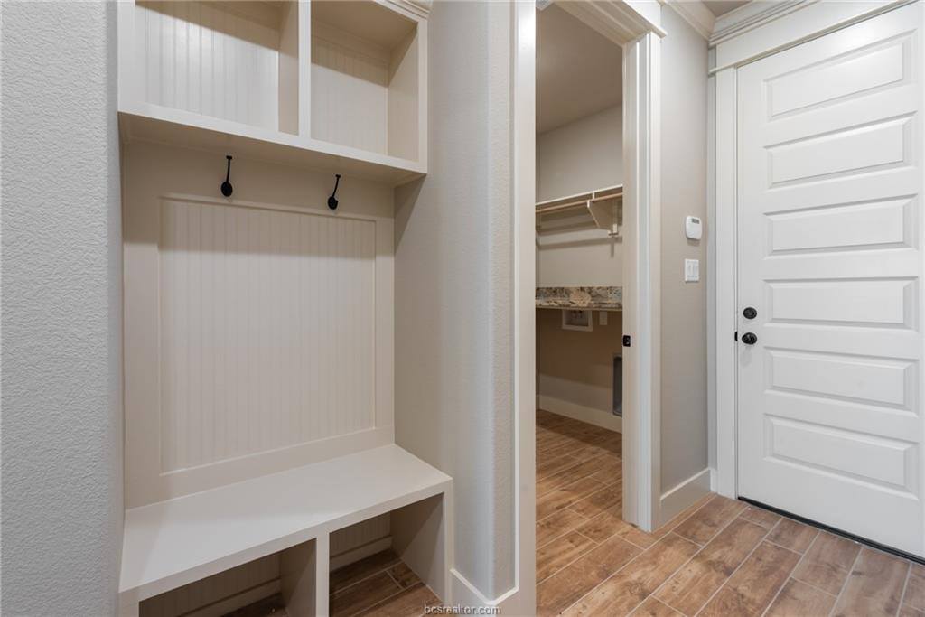 944 Calaveras, College Station, TX 77845